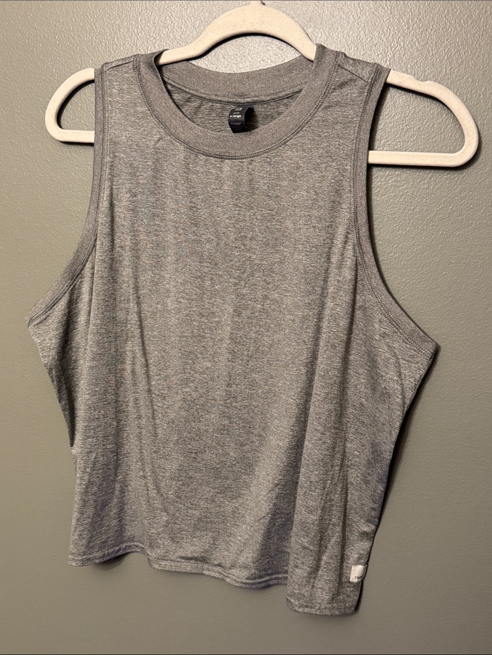 Vuori Women’s Heather Gray Muscle Tank Top. Size XL
